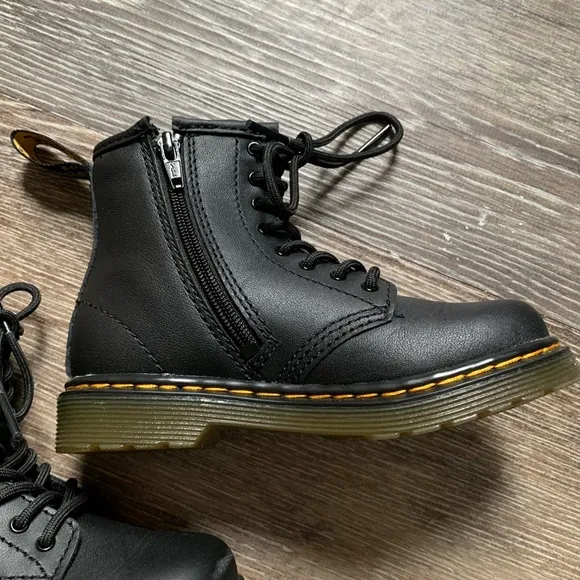 DR. MARTENS TODDLER 1460 SOFTY T LEATHER LACE UP BOOTS 8