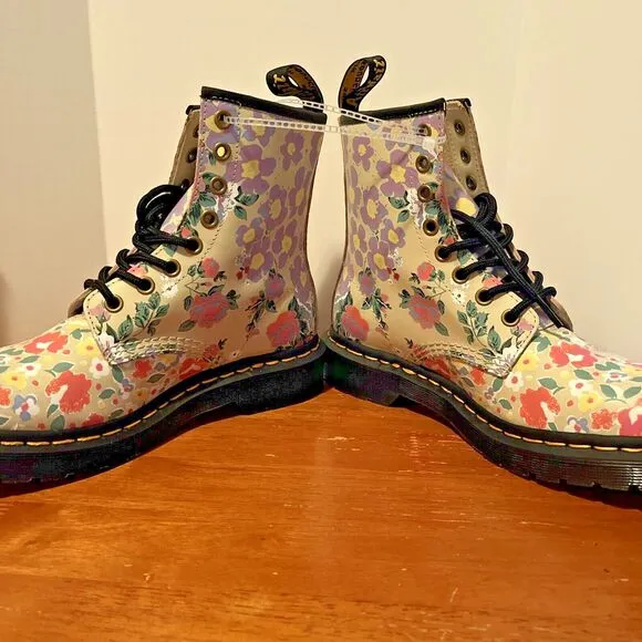Dr Martens Womens Boots 1460 Parchment Beige Floral 8 Eye Hole Backhand 6 US