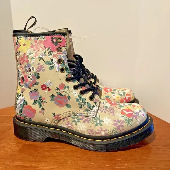 Dr Martens Womens Boots 1460 Parchment Beige Floral 8 Eye Hole Backhand 6 US