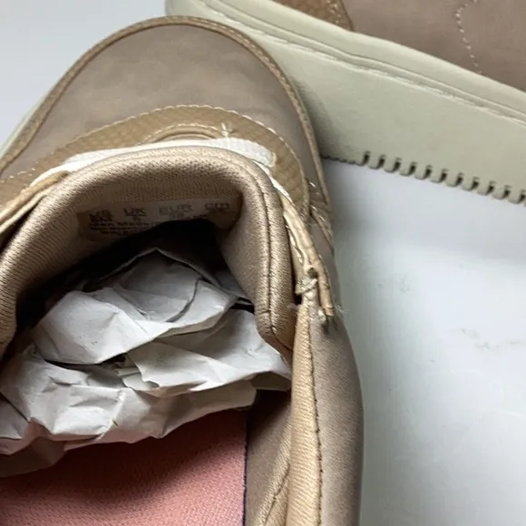 Dr. Scholl's Shoes Women's Essential Sneaker. Note: No Box floor sample like new