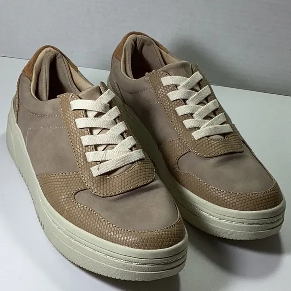 Dr. Scholl's Shoes Women's Essential Sneaker. Note: No Box floor sample like new