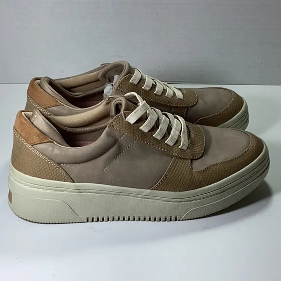 Dr. Scholl's Shoes Women's Essential Sneaker. Note: No Box floor sample like new