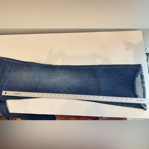 Driftwood   Anthropologie Eva Floral Embroidered Mid Rise Flare Jeans Size 32