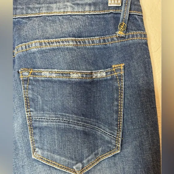 Driftwood   Anthropologie Eva Floral Embroidered Mid Rise Flare Jeans Size 32