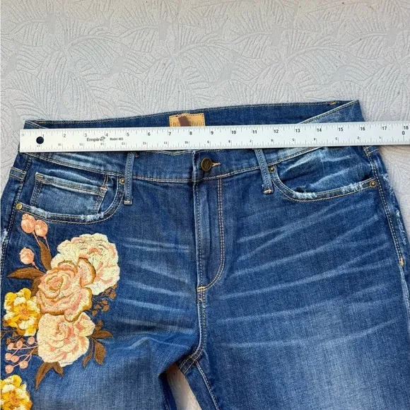 Driftwood   Anthropologie Eva Floral Embroidered Mid Rise Flare Jeans Size 32