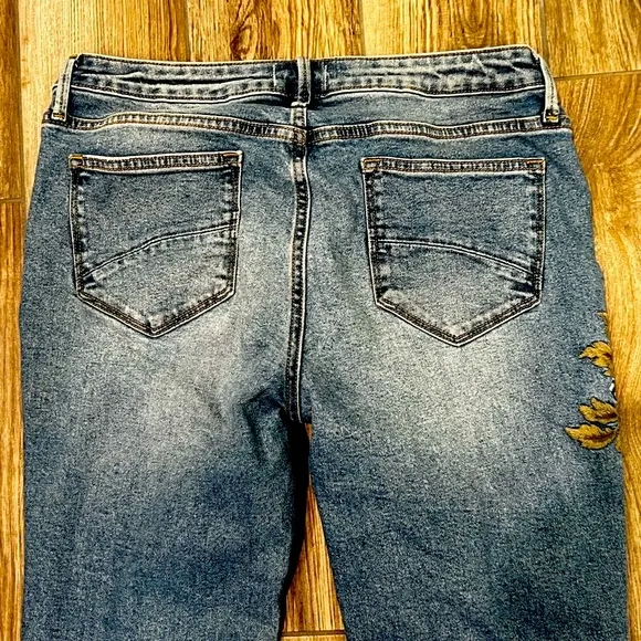 Driftwood Kelly Embroidered Floral Bluebell Flare Jean Size 14