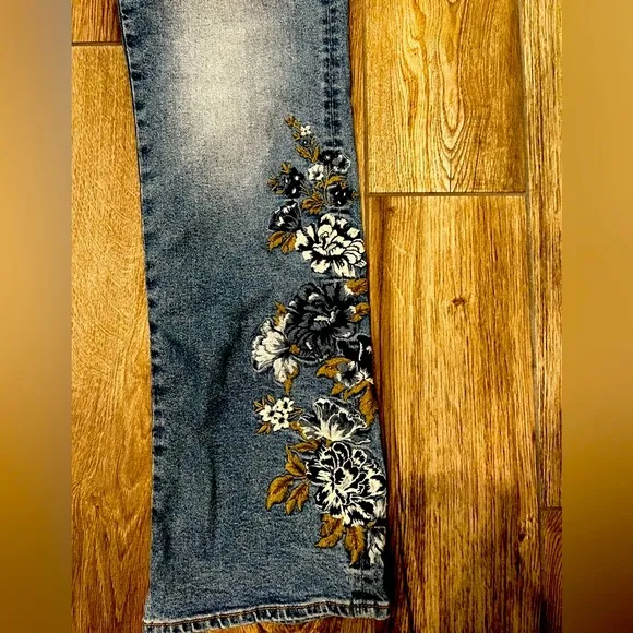 Driftwood Kelly Embroidered Floral Bluebell Flare Jean Size 14