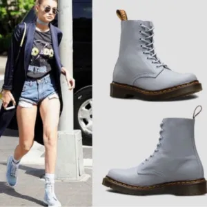 Dr.Martens Blue Moon Pascal Virginia Leather Boots‎ Size 8L
