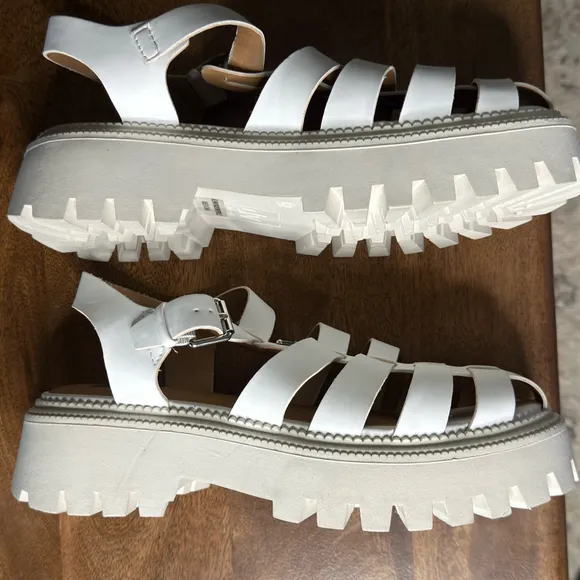 DV by Dolce Vita White Faux Leather Loera Fisherman Chunky Sandals Womens Size 8