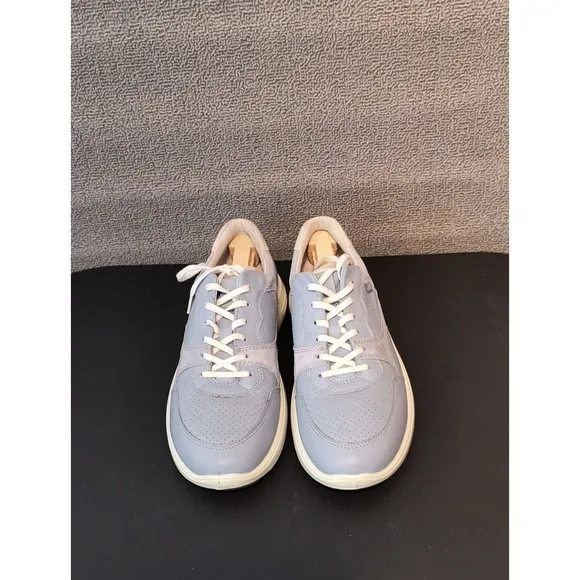 ecco fashion Sneakers Women's 10 Baby Blue Leather Suede Shoes 2719