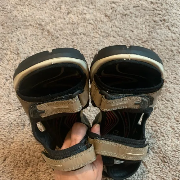 ECCO Offroad Nubuck Outdoor Sandals Hiking Camping Cream Black Tan Size 7