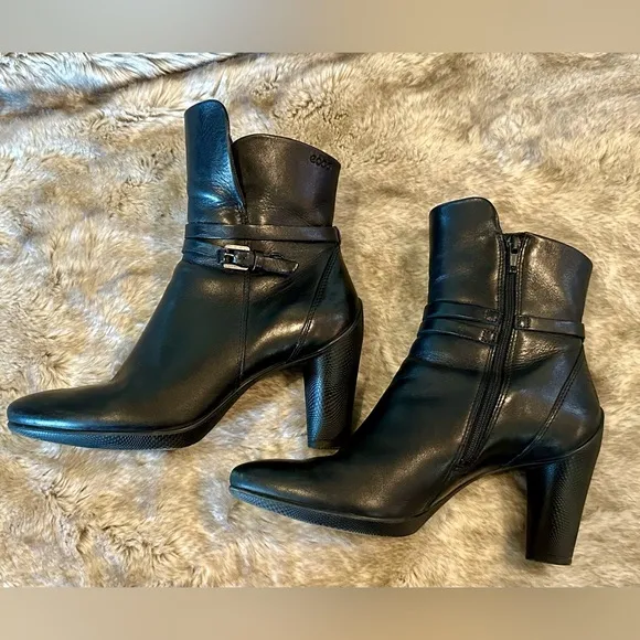 ECCO Women's Black Leather Ankle Boots