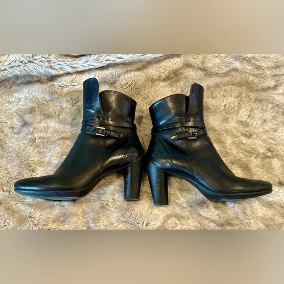 ECCO Women's Black Leather Ankle Boots