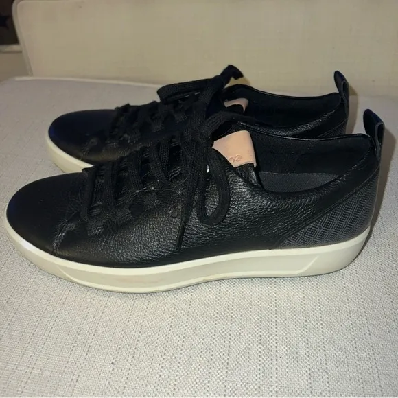 Ecco Womens Size 9W Golf Shoe Black Leather Lace Up Sneaker Spikeless Sneaker