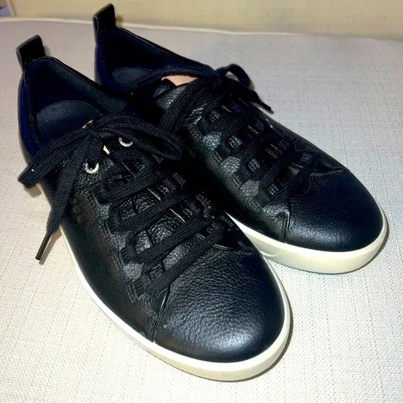 Ecco Womens Size 9W Golf Shoe Black Leather Lace Up Sneaker Spikeless Sneaker
