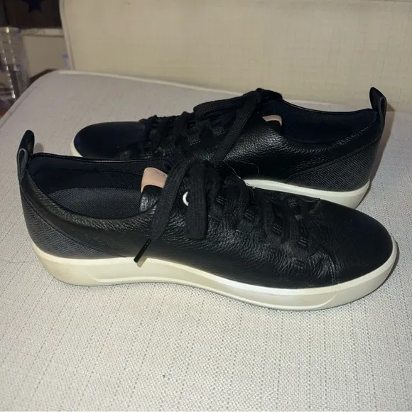 Ecco Womens Size 9W Golf Shoe Black Leather Lace Up Sneaker Spikeless Sneaker
