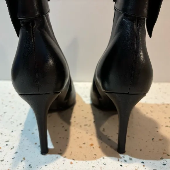 Emanuelle Vee Soft‎ Leather Ankle Boots