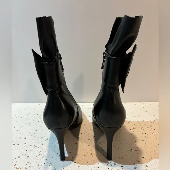 Emanuelle Vee Soft‎ Leather Ankle Boots