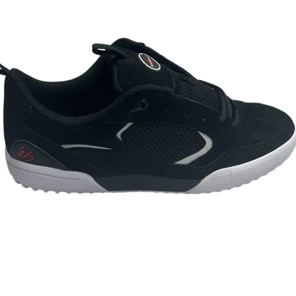 Es Quattro size 8.5 black and white brand new suede skateboarding shoes