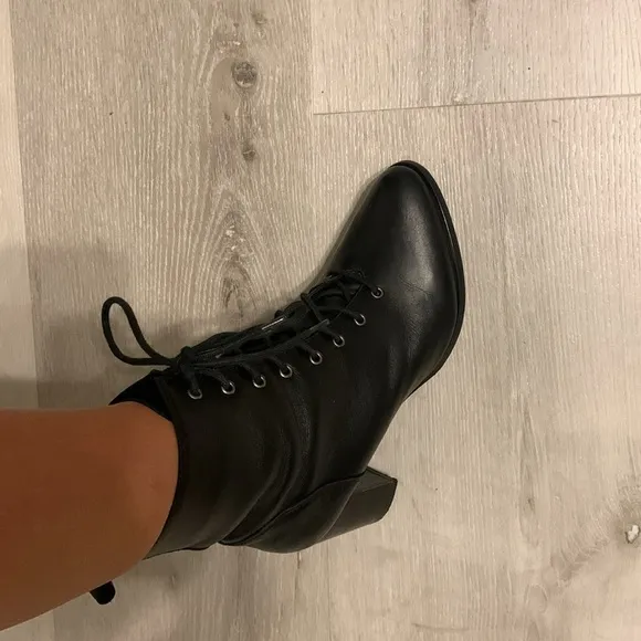 Fabianelli Leather Heel lace up boots