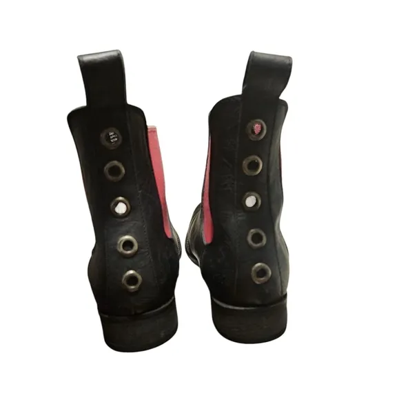 Fanyl Robin &amp; Free People Distressed Women's Black and Red Chelsea Boots Size 9