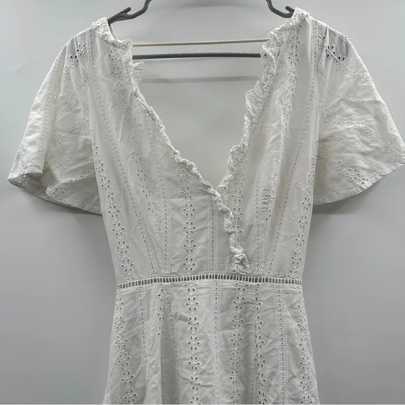 Finders Keepers Sundays White Eyelet Surplice V Neck Open Back‎ Midi Dress Sz 4