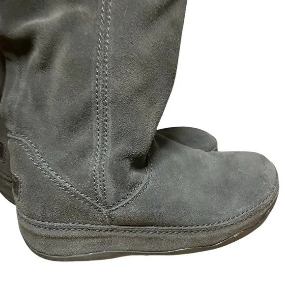FIT FLOP SUEDE LOW WEDGE BOOTS