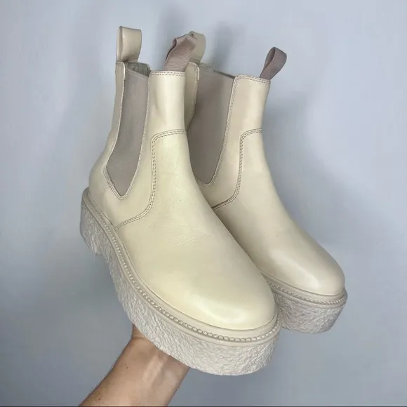 FREE PEOPLE ‘Carmel’ Chelsea Boots. Size 5.5