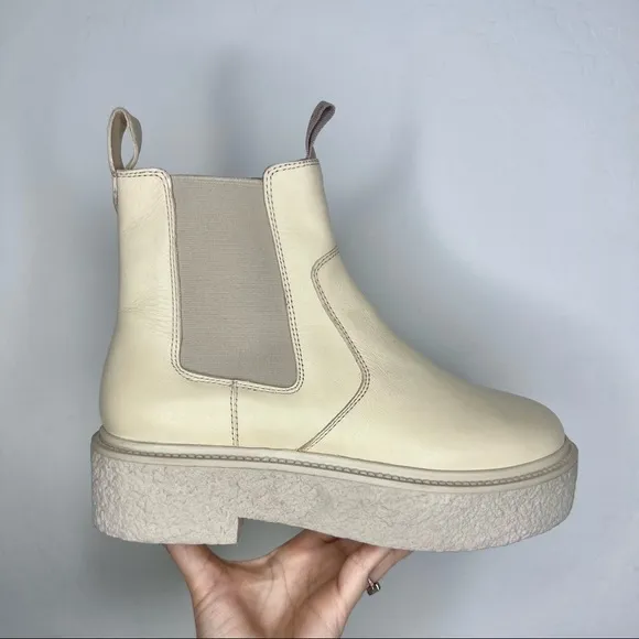 FREE PEOPLE ‘Carmel’ Chelsea Boots. Size 5.5