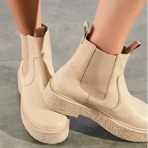 FREE PEOPLE ‘Carmel’ Chelsea Boots. Size 5.5