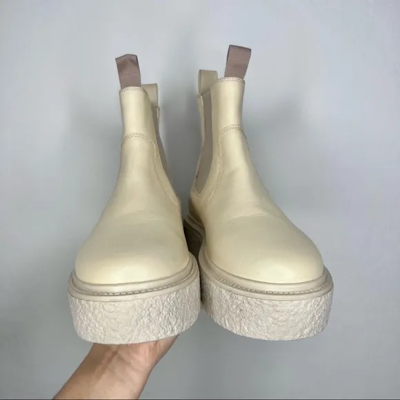 FREE PEOPLE ‘Carmel’ Chelsea Boots. Size 5.5