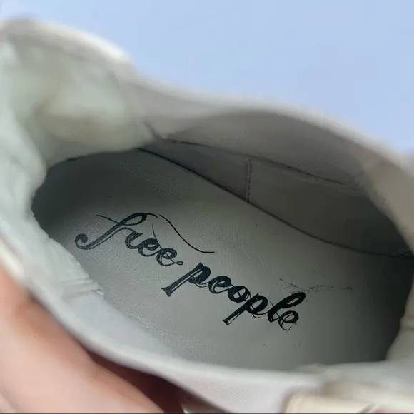 FREE PEOPLE ‘Carmel’ Chelsea Boots. Size 5.5