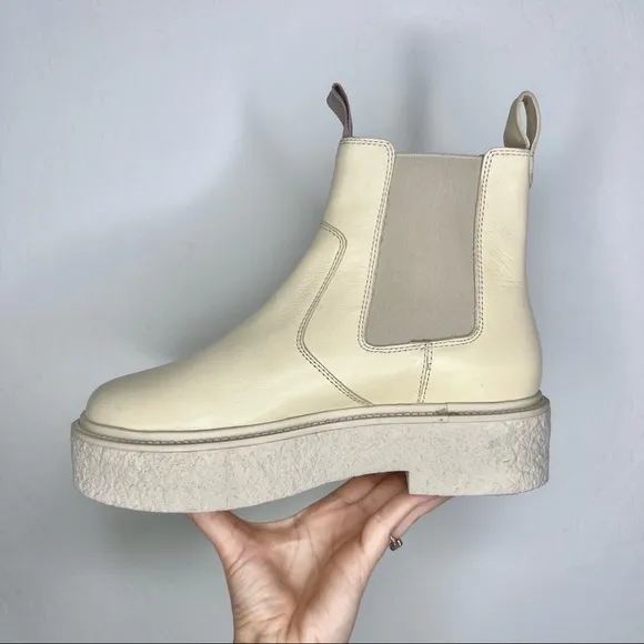 FREE PEOPLE ‘Carmel’ Chelsea Boots. Size 5.5