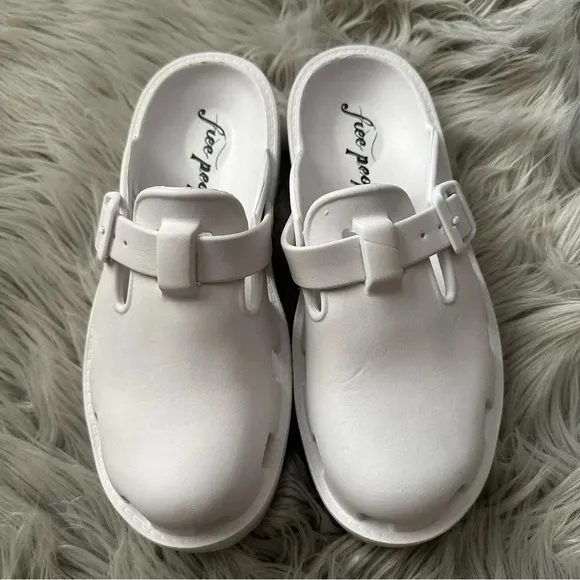 FREE PEOPLE Karlie Buckle Clog Size 7 NWOT