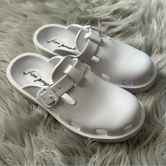 FREE PEOPLE Karlie Buckle Clog Size 7 NWOT