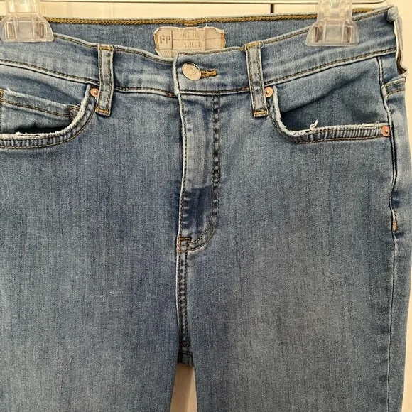 Free People Skinny High Rise Distressed Busted Knee Jeans Size 28