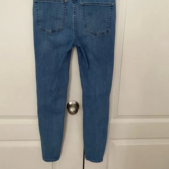 Free People Skinny High Rise Distressed Busted Knee Jeans Size 28
