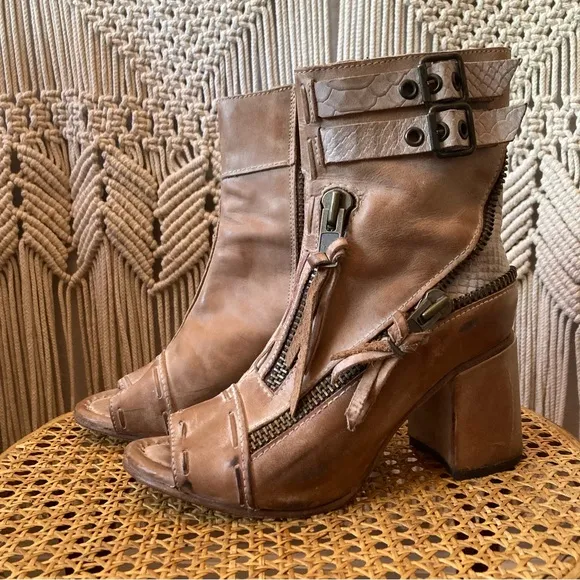 Freebird by Steven “Zombi” Distressed Zipper Boots