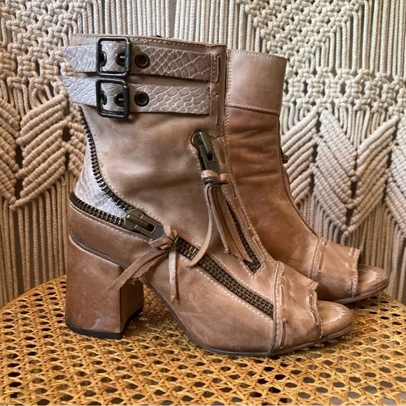 Freebird by Steven “Zombi” Distressed Zipper Boots