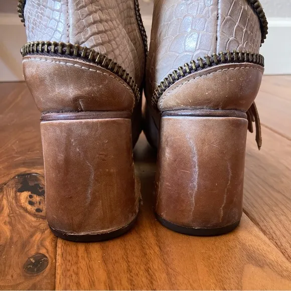 Freebird by Steven “Zombi” Distressed Zipper Boots