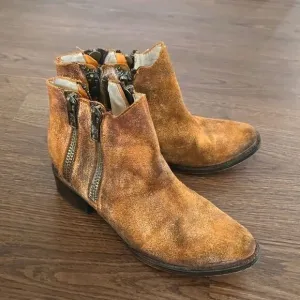 FREEBIRD by Steven Brown Suede “Clash” Ankle Booties sz9