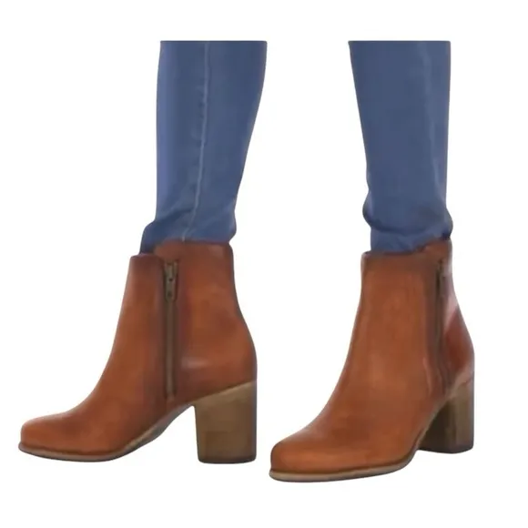 FRYE Addie Double Zipper Heeled Boot  Distressed Leather Brown Size 7.5 NWOB