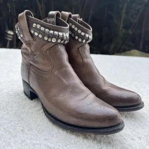 Frye Diana Short Western Studded Distressed Leather Boots Womens 7.5 Brown Ankle