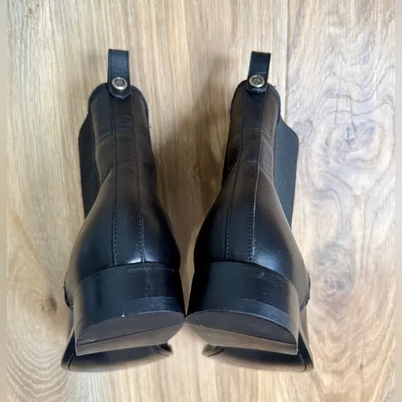 Frye Melissa Chelsea Boots for Women Size 8 B NWOT
