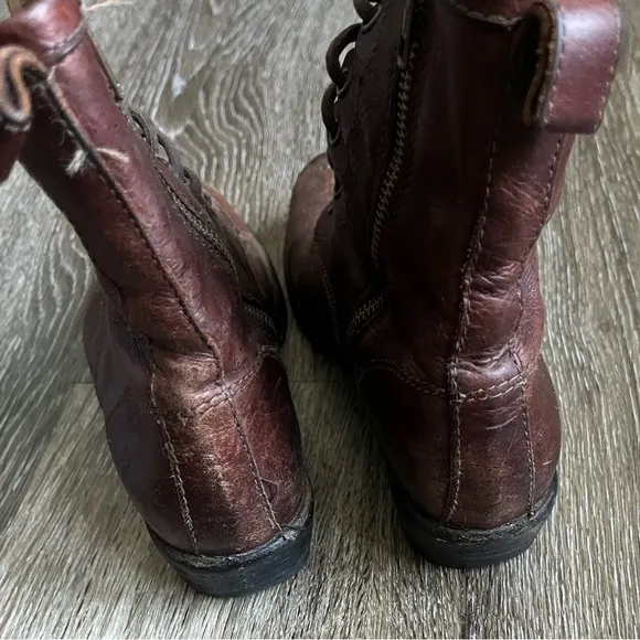 Frye size 6 1/2  Carson boot