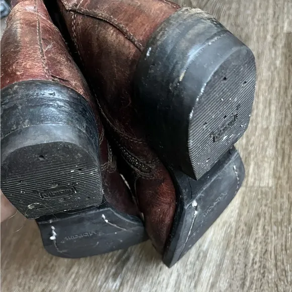 Frye size 6 1/2  Carson boot