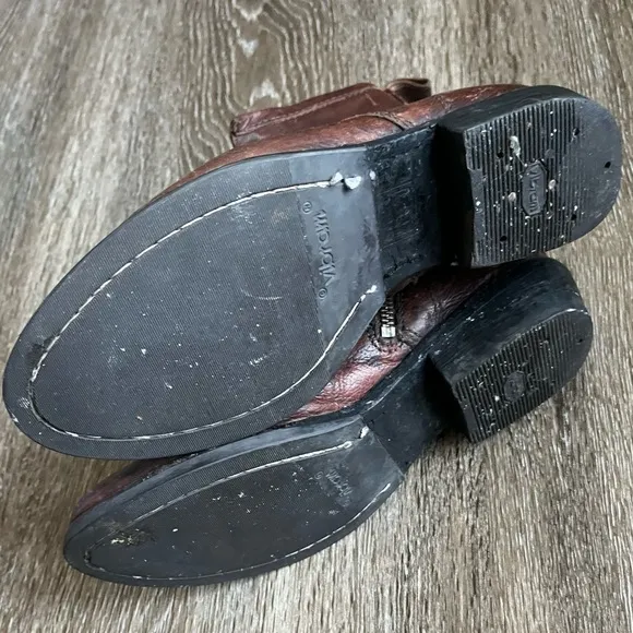Frye size 6 1/2  Carson boot