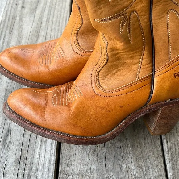 Frye Women’s Cowboy Boots Size 8 – Vintage Tan Leather Western Boots