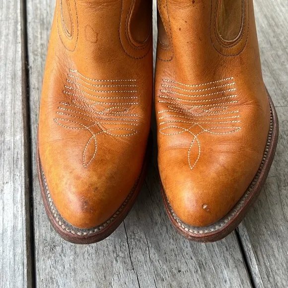 Frye Women’s Cowboy Boots Size 8 – Vintage Tan Leather Western Boots