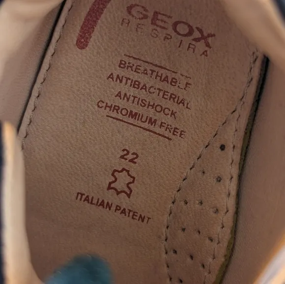 Geox Kaytan Sneakers Blue leather and suede U.S Size 6.5 EU size 22